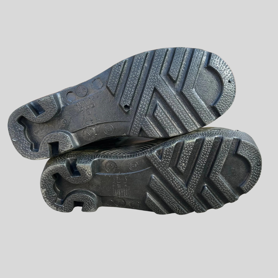 Size 8 Grizzla Black Wellies