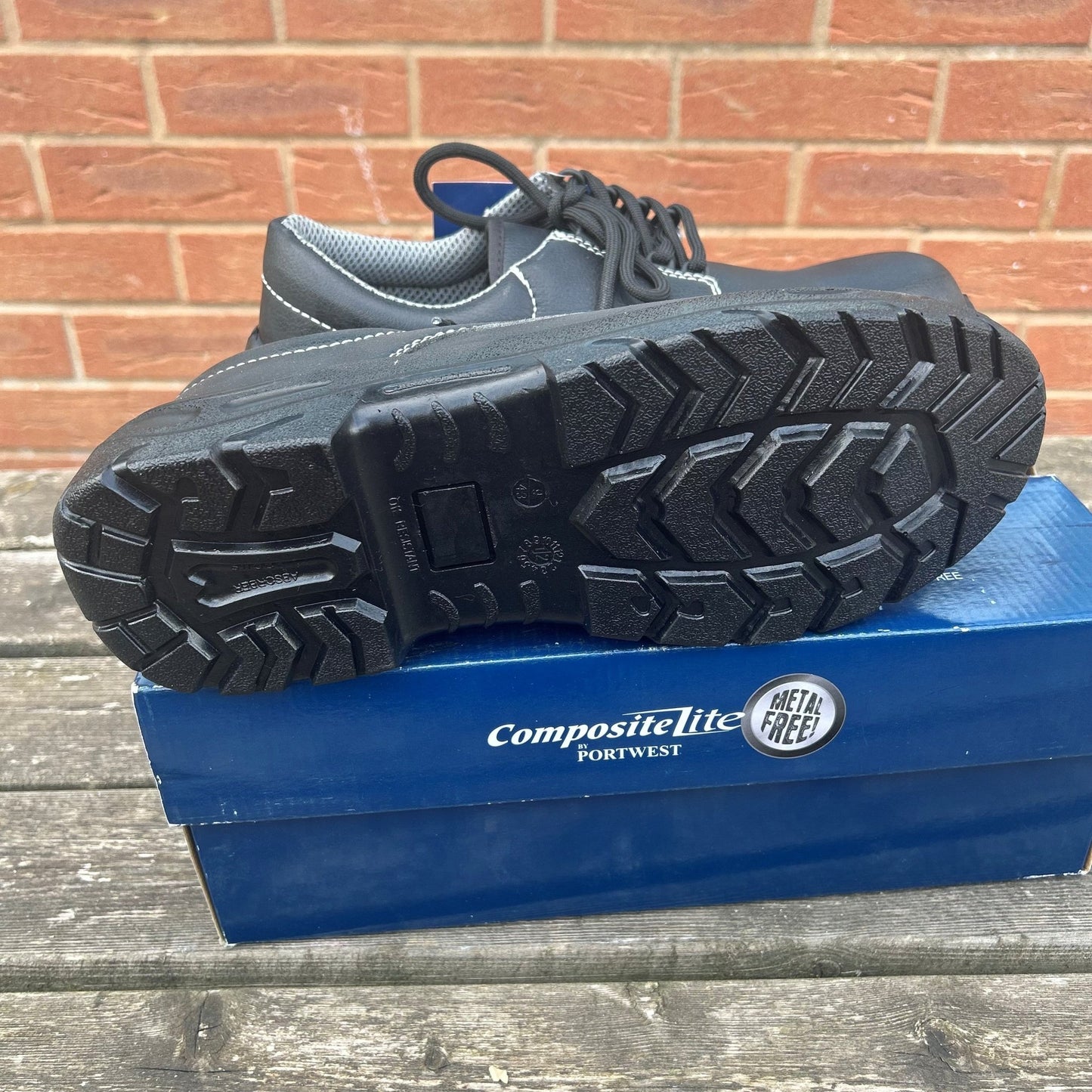 Composite light size 9 Safety shoes (Black) - Cleaning Products UK