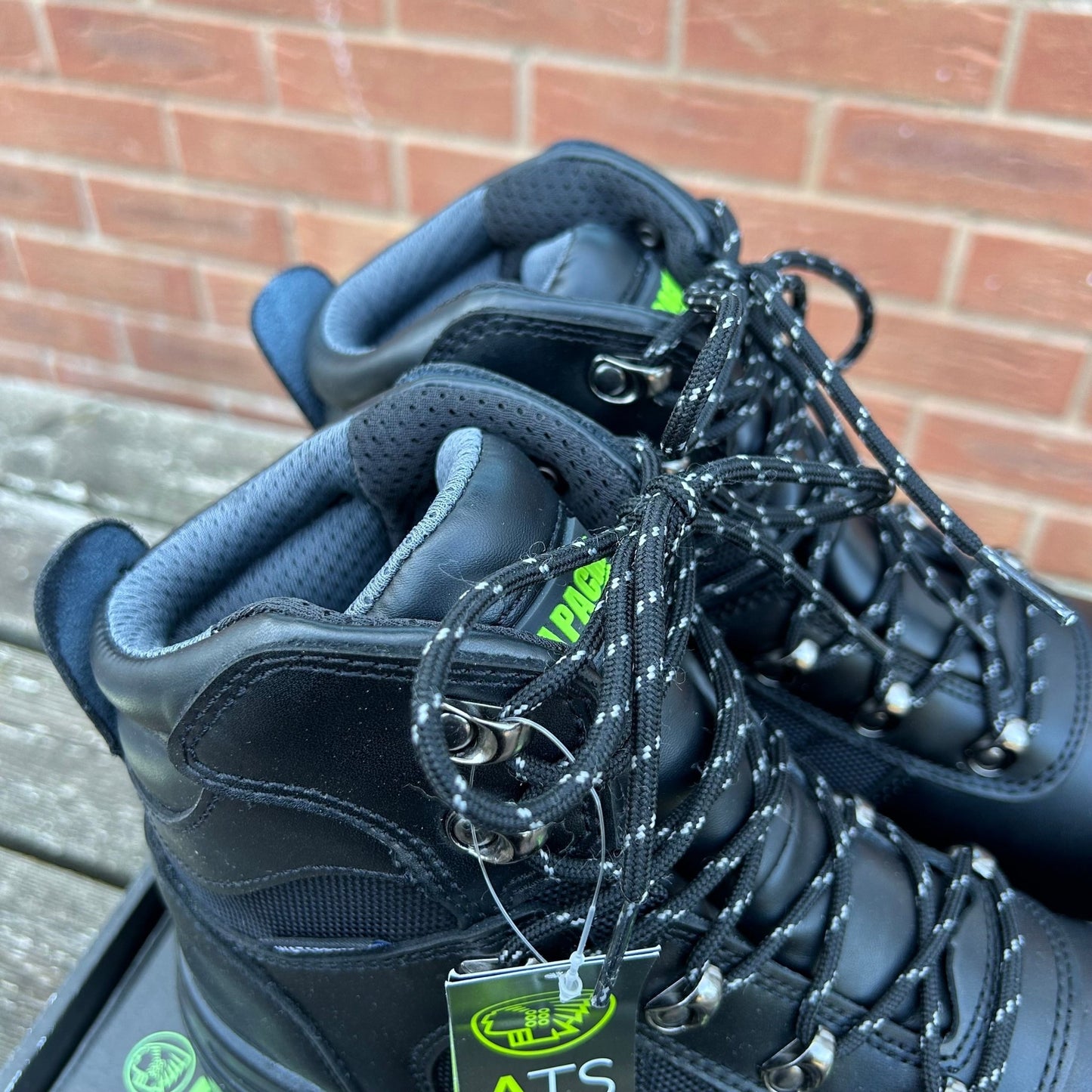 Size 10 Apache saftey boots - Cleaning Products UK