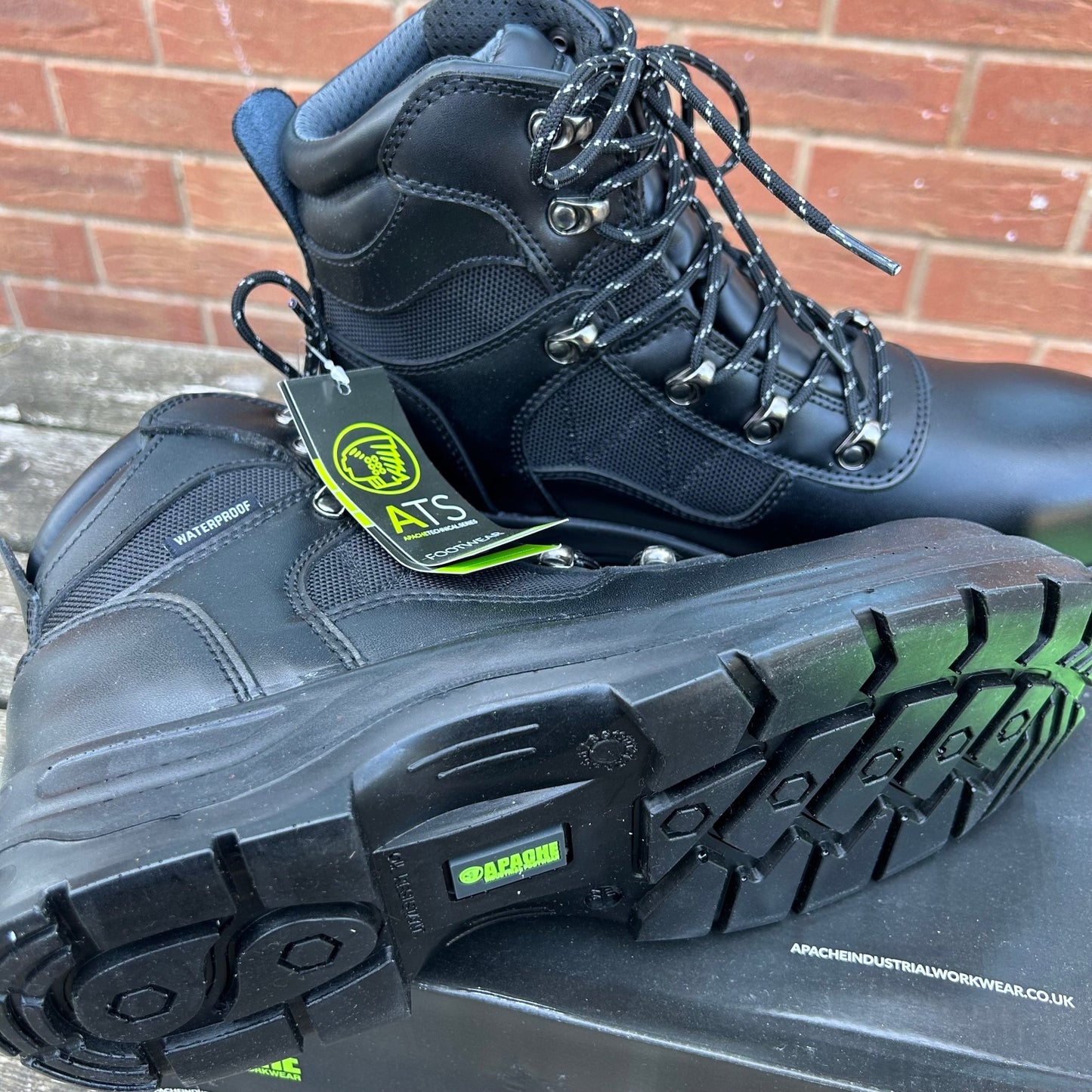 Size 10 Apache saftey boots - Cleaning Products UK