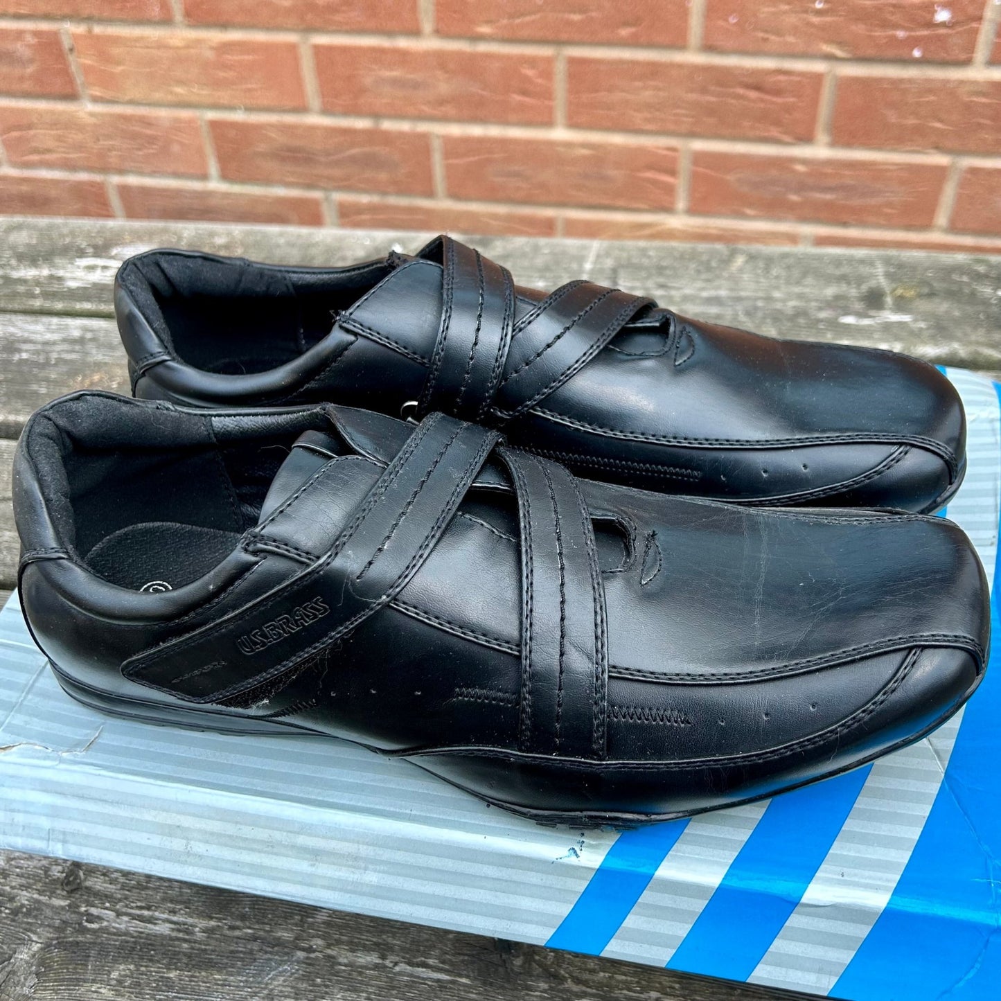 Size 10 US Brass Black Work Shoes - Cleaning Products UK