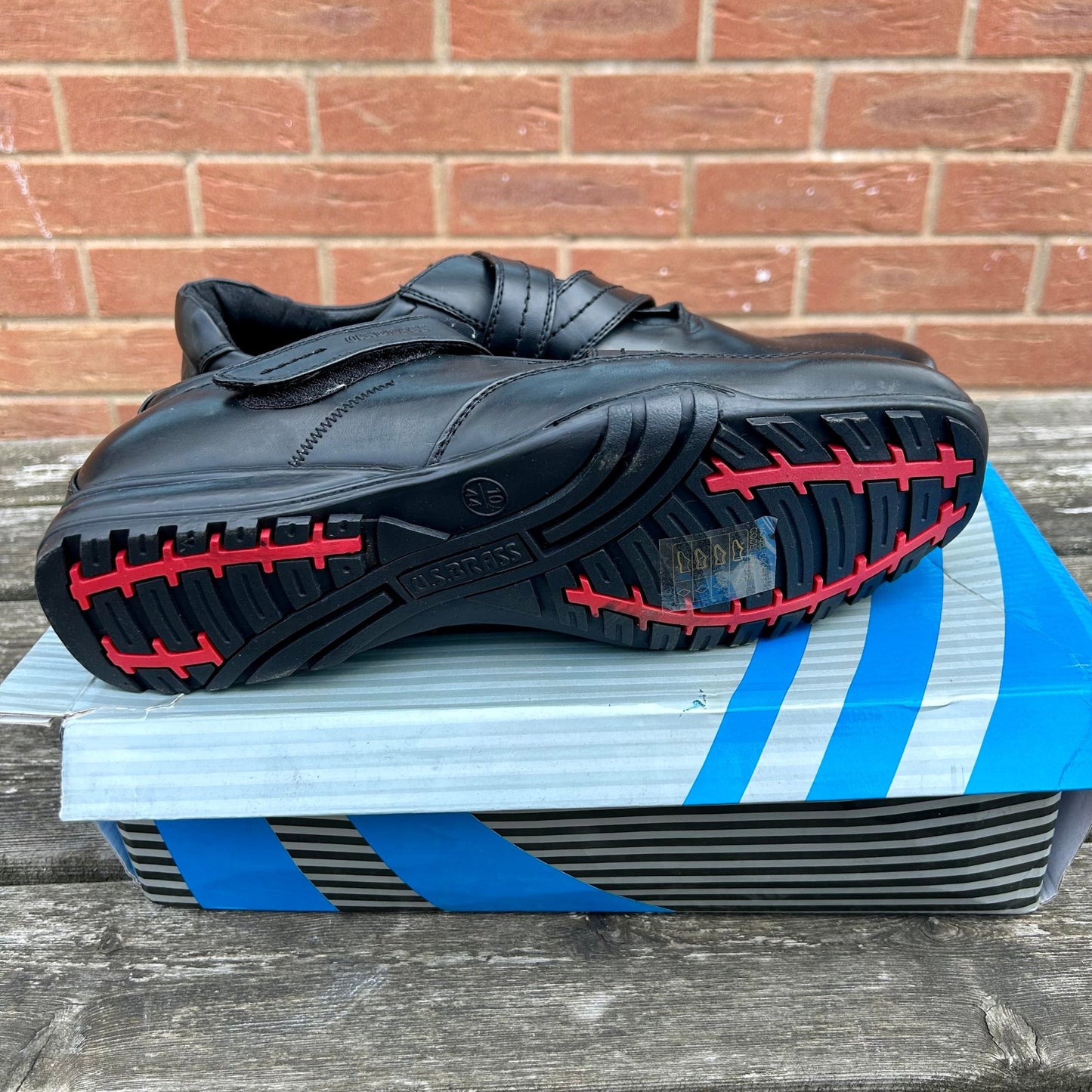 Size 10 US Brass Black Work Shoes - Cleaning Products UK
