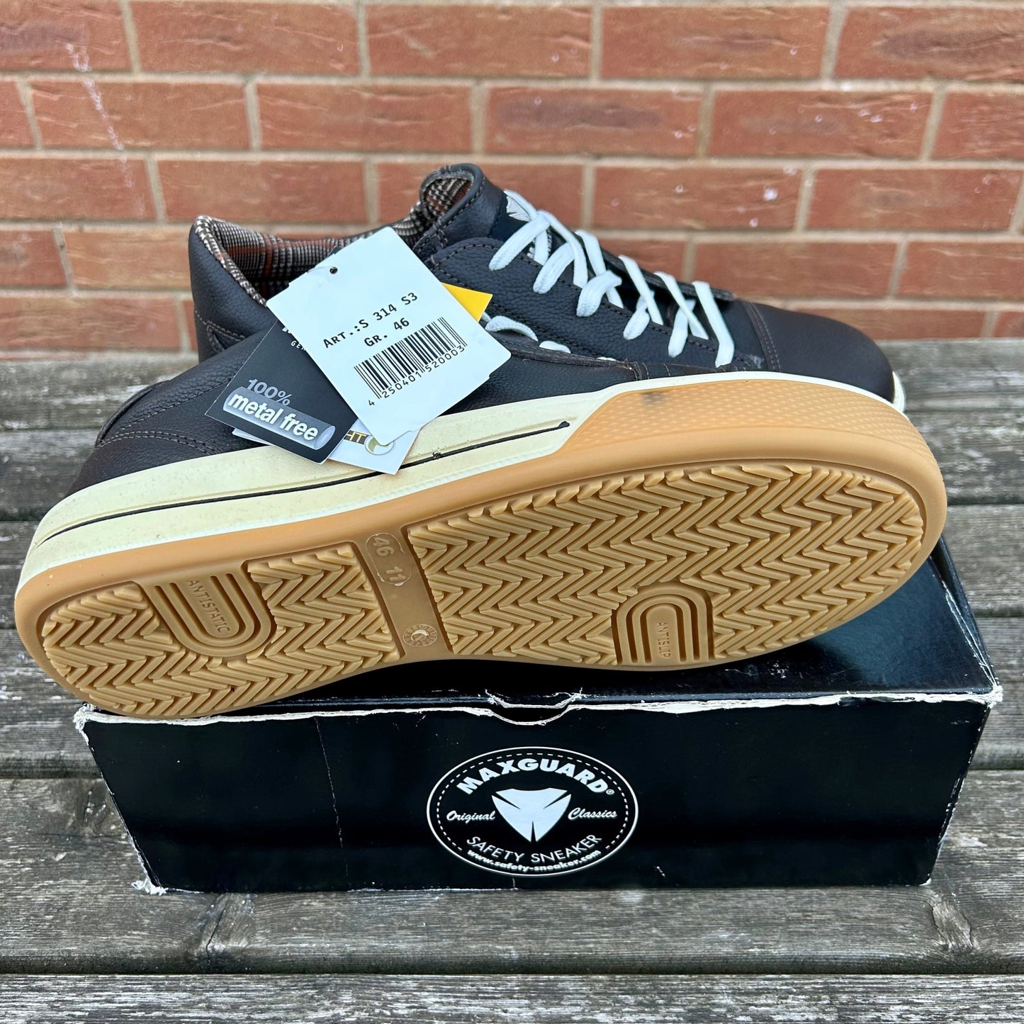 Size 11 Maxgaurd safety Trainer - Cleaning Products UK