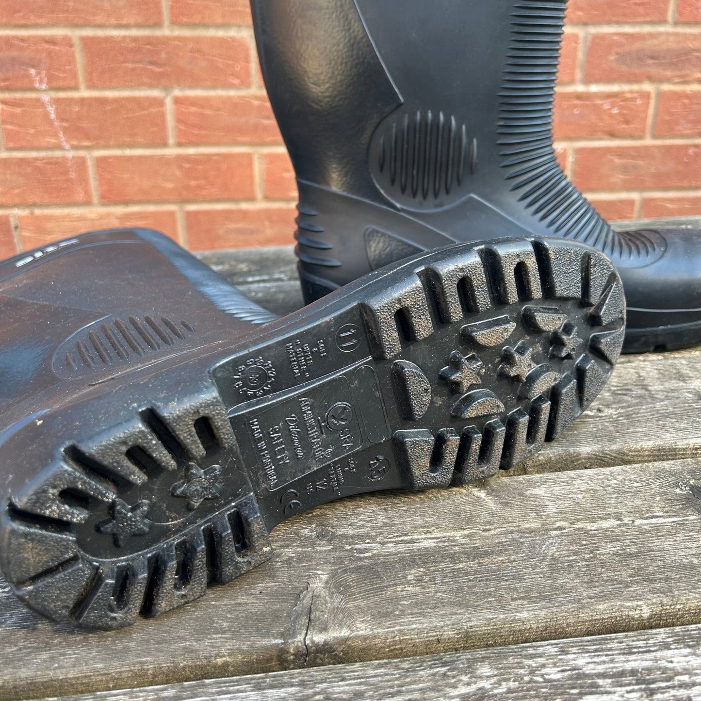 Size 11 Site Black Ribbed Wellies - Cleaning Products UK
