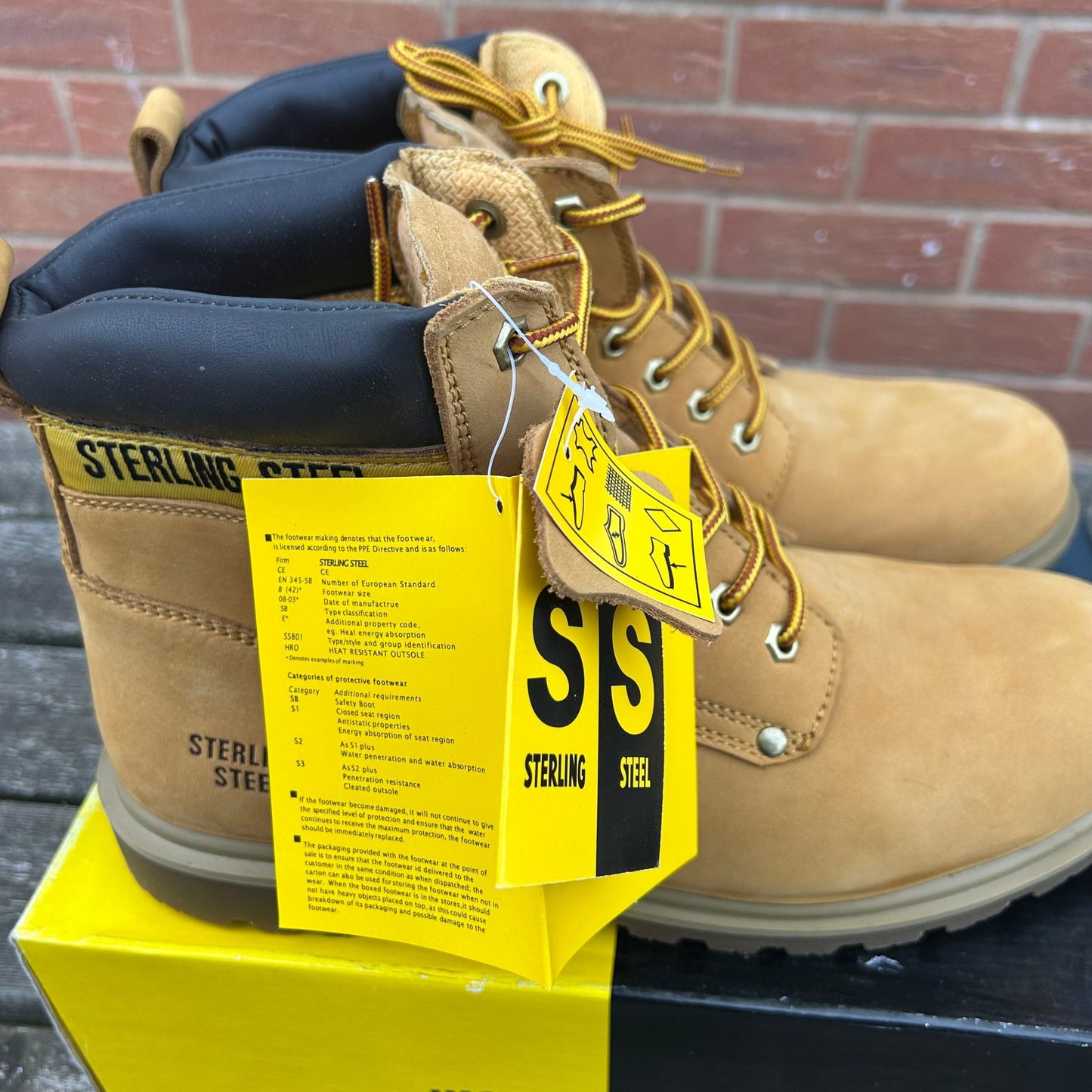 Size 11 Sterling safety boots - Cleaning Products UK