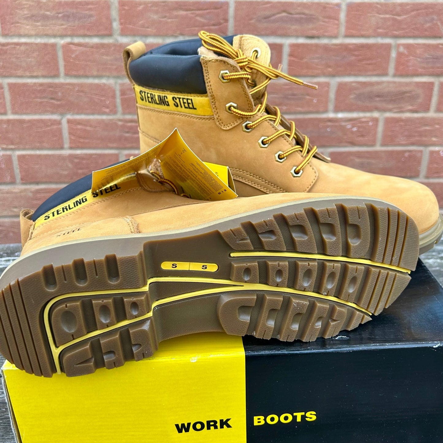 Size 11 Sterling safety boots - Cleaning Products UK