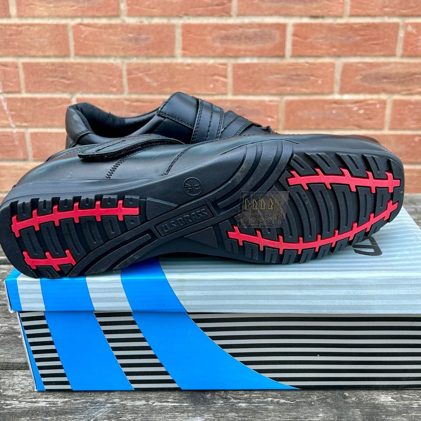 Size 11 US Brass Black Work Shoes - Cleaning Products UK