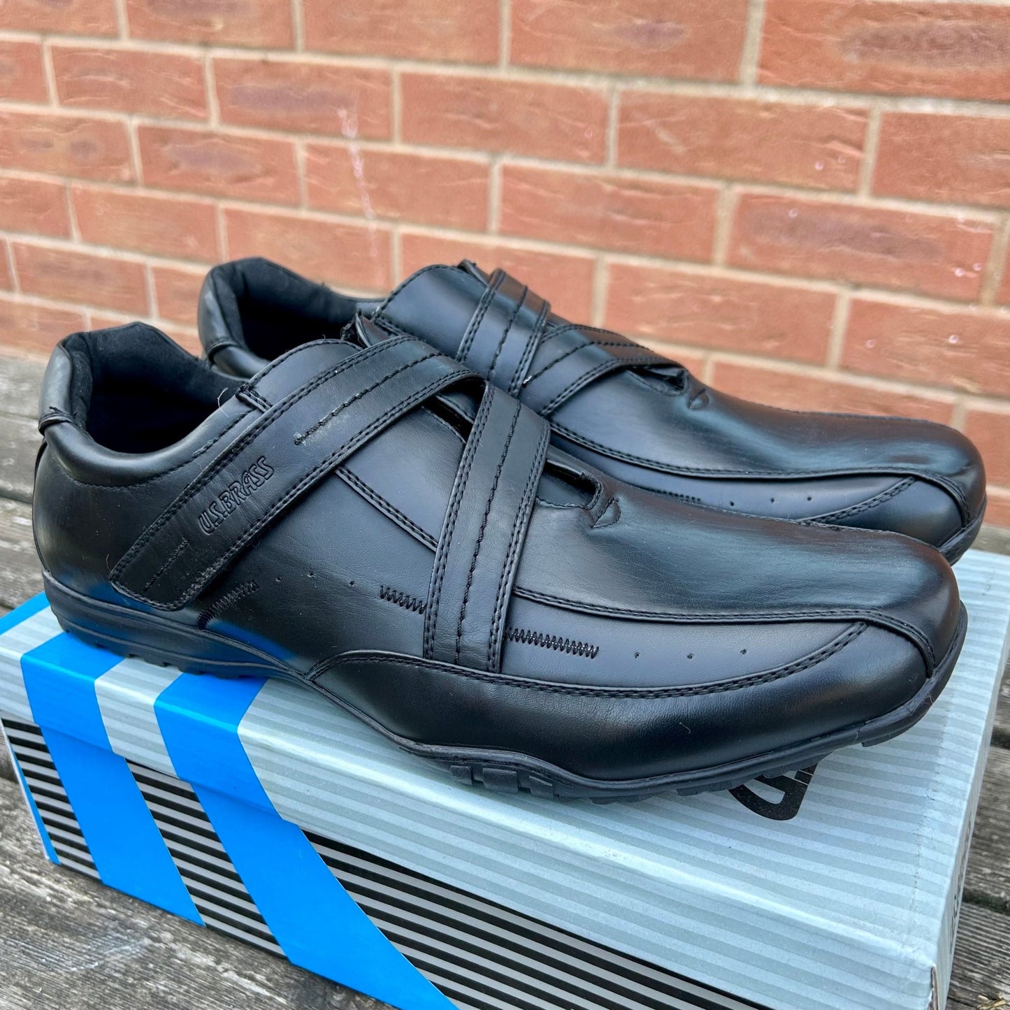 Size 11 US Brass Black Work Shoes - Cleaning Products UK