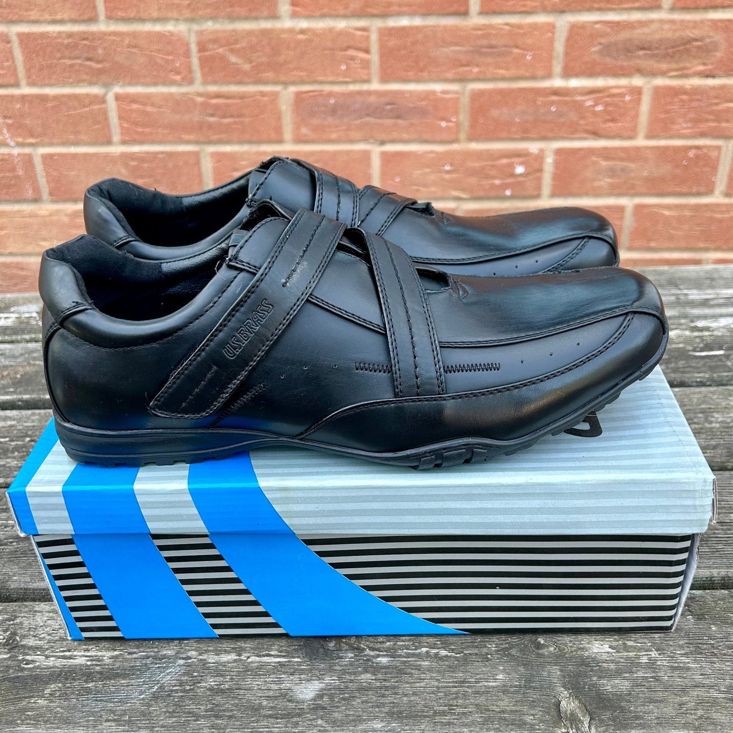 Size 11 US Brass Black Work Shoes - Cleaning Products UK
