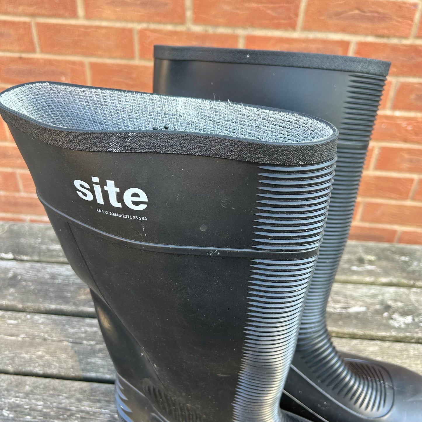Size 12 Site Black Ribbed Wellies - Cleaning Products UK