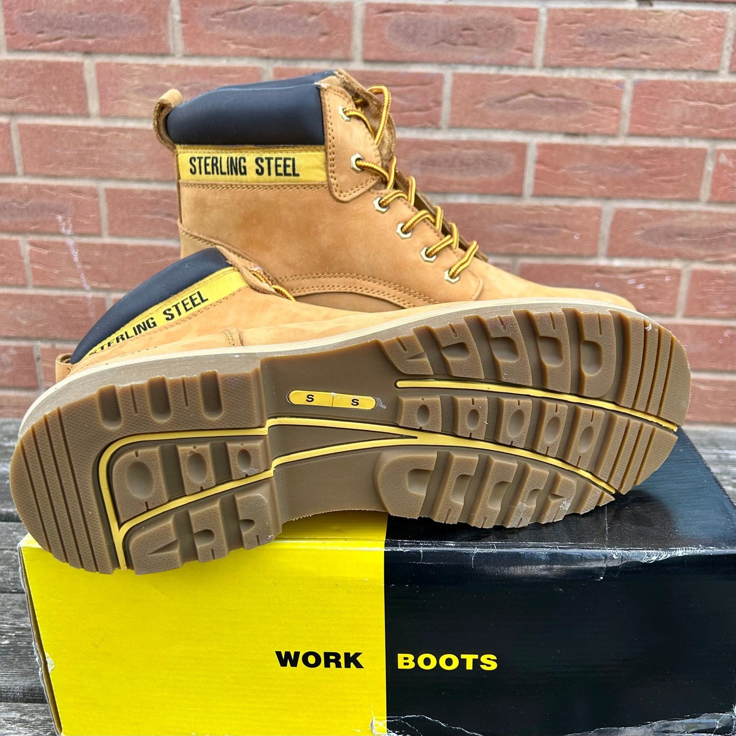 Size 12 Sterling safety boots - Cleaning Products UK