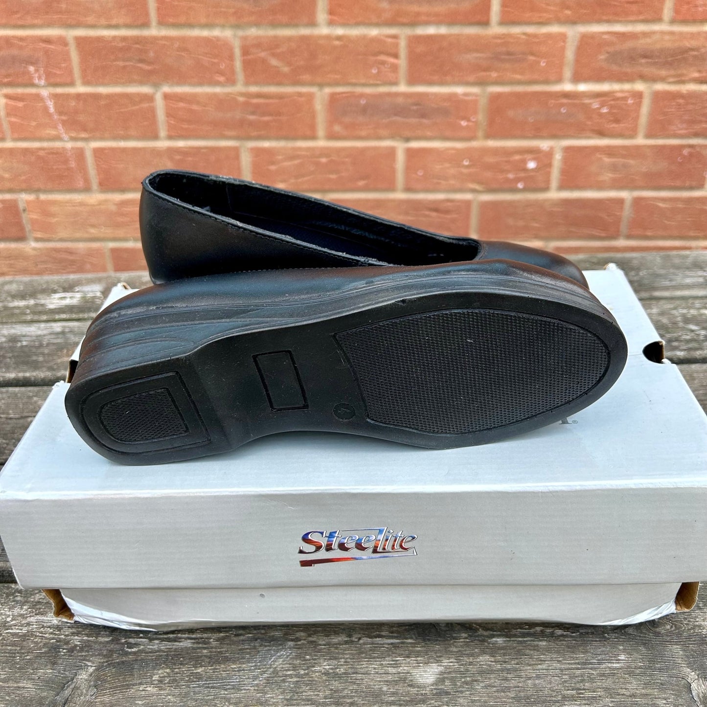 Size 4 Steelite ladies safety shoes - Cleaning Products UK