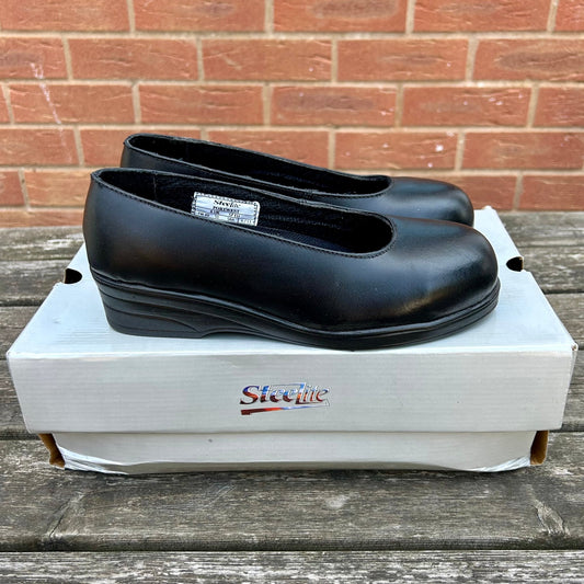 Size 4 Steelite ladies safety shoes - Cleaning Products UK