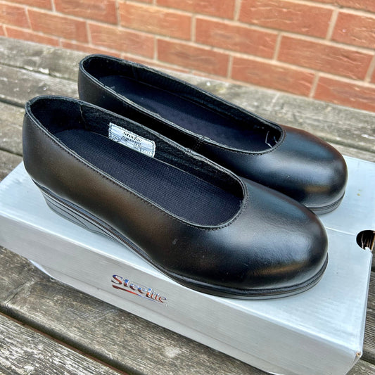 Size 4 Steelite ladies safety shoes - Cleaning Products UK