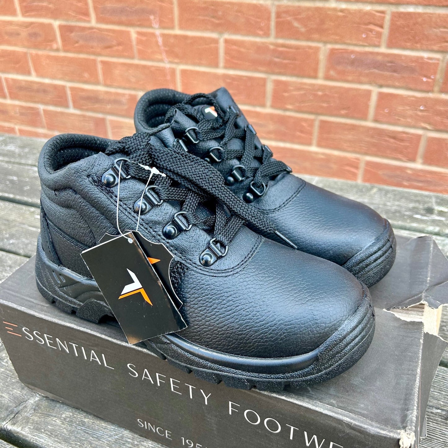 Size 4 Tuff4life Safety Boots - Cleaning Products UK