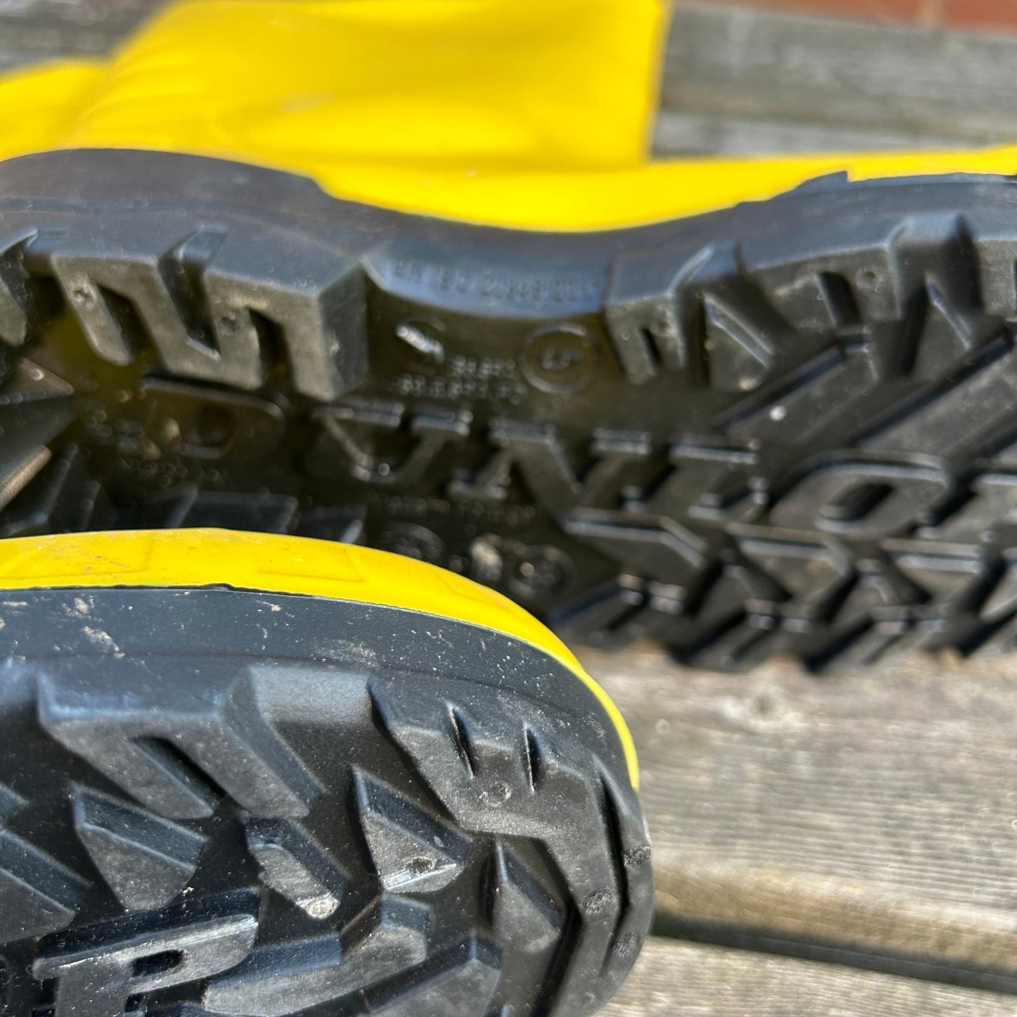 Size 5 Dunlop Yellow Wellies - Cleaning Products UK