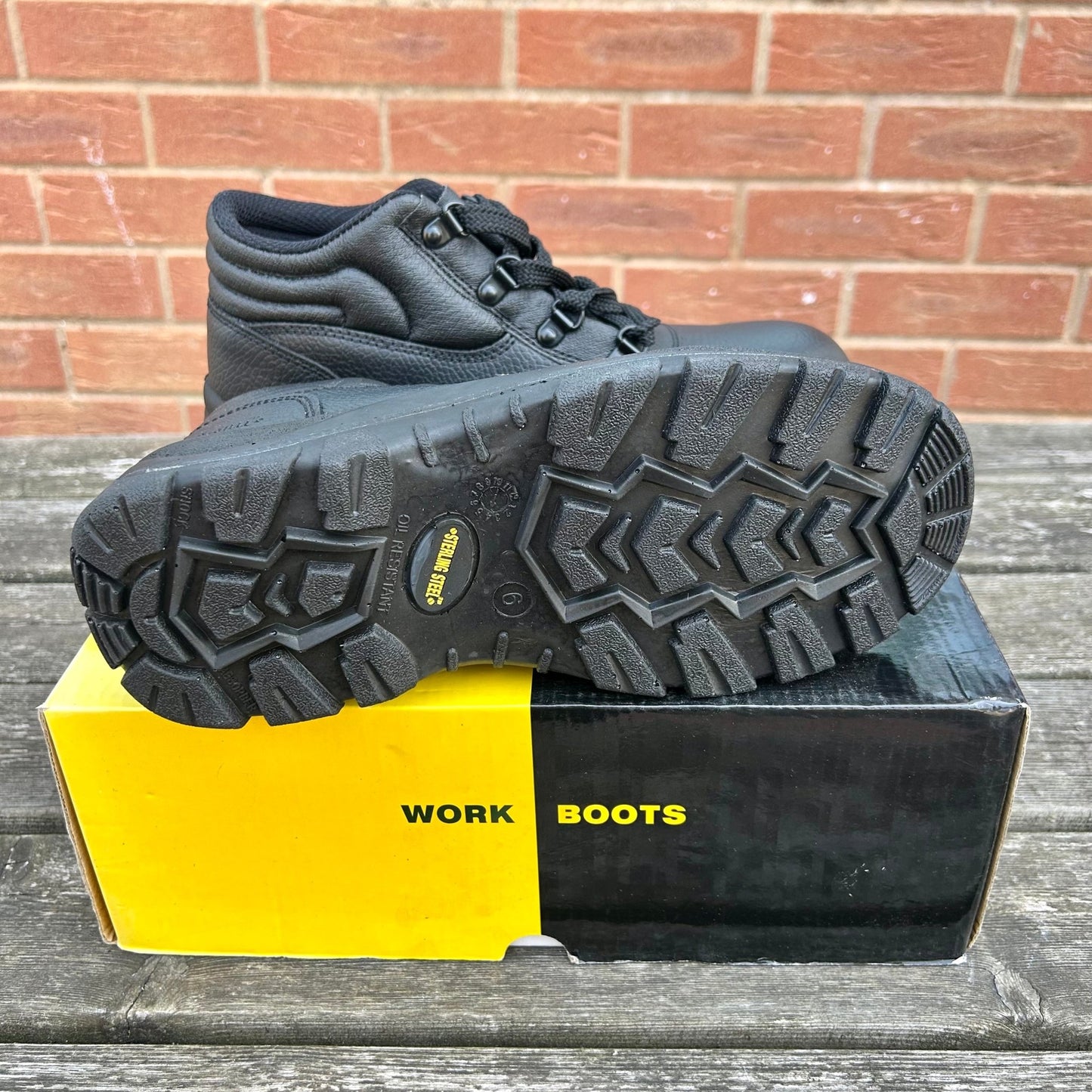 Size 6 Sterling safety boots - Cleaning Products UK