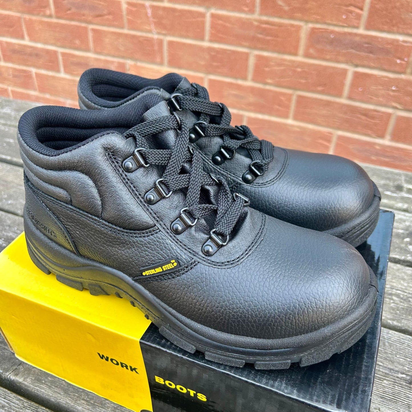 Size 6 Sterling safety boots - Cleaning Products UK