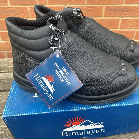 Size 7 Himalayan Black Work Safety Boots - Cleaning Products UK