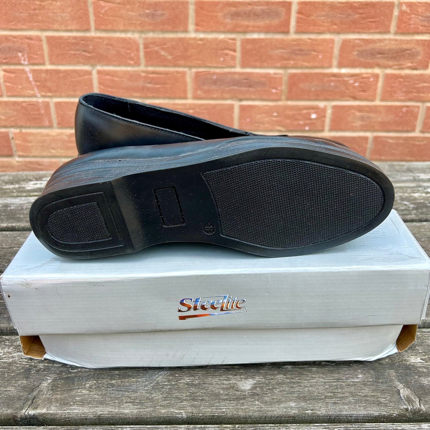 Size 8 Steelite Ladies safety shoes - Cleaning Products UK