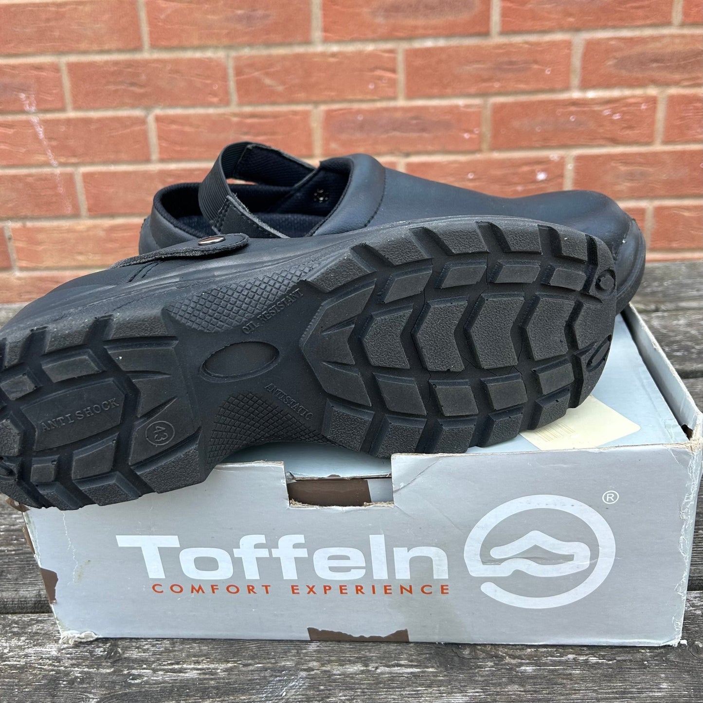 Size 9 Toffeln Ladies Clogs - Cleaning Products UK