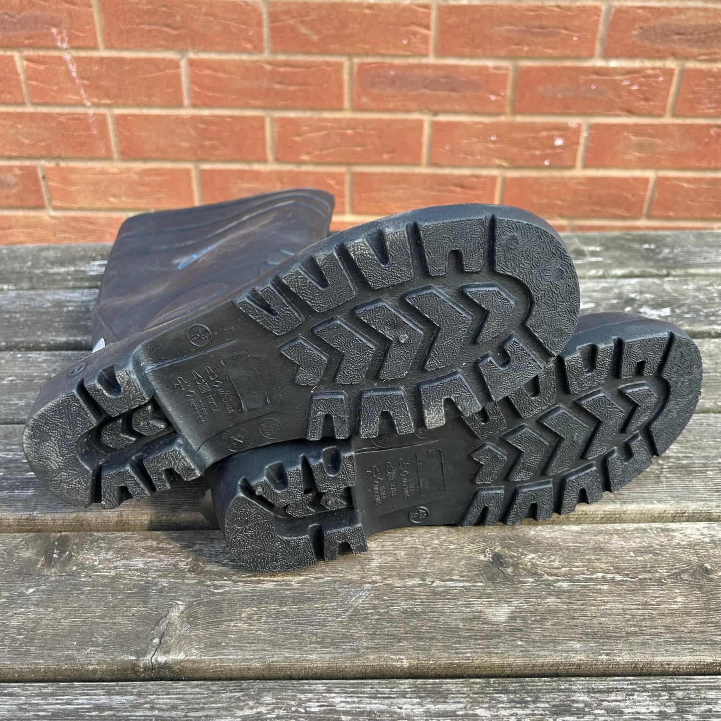 Size 9 VA Wellies - Cleaning Products UK