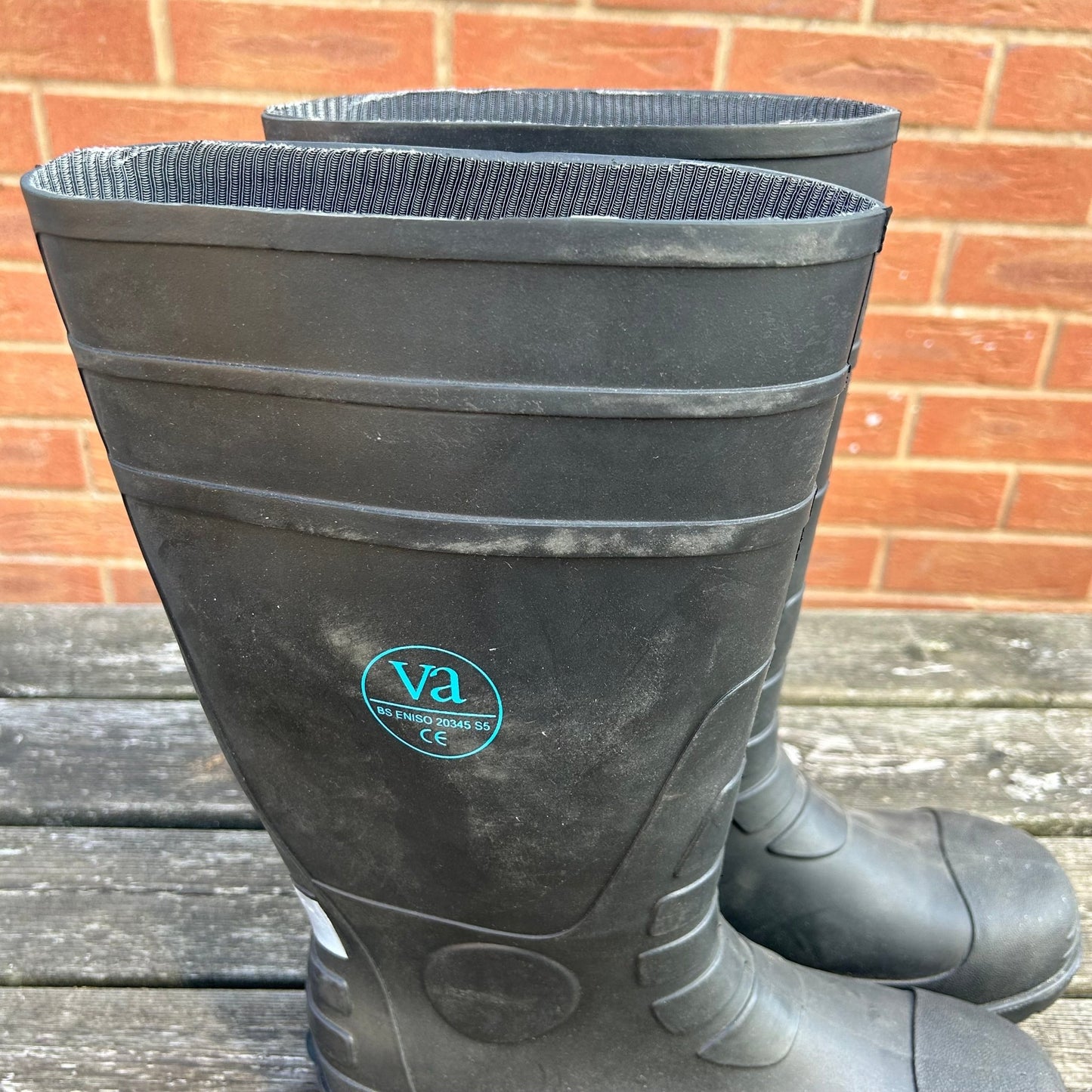 Size 9 VA Wellies - Cleaning Products UK