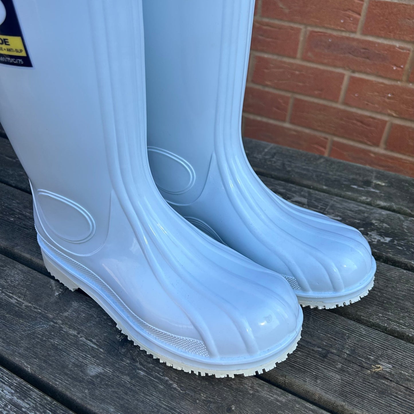 Size 9 White Wellies - Cleaning Products UK