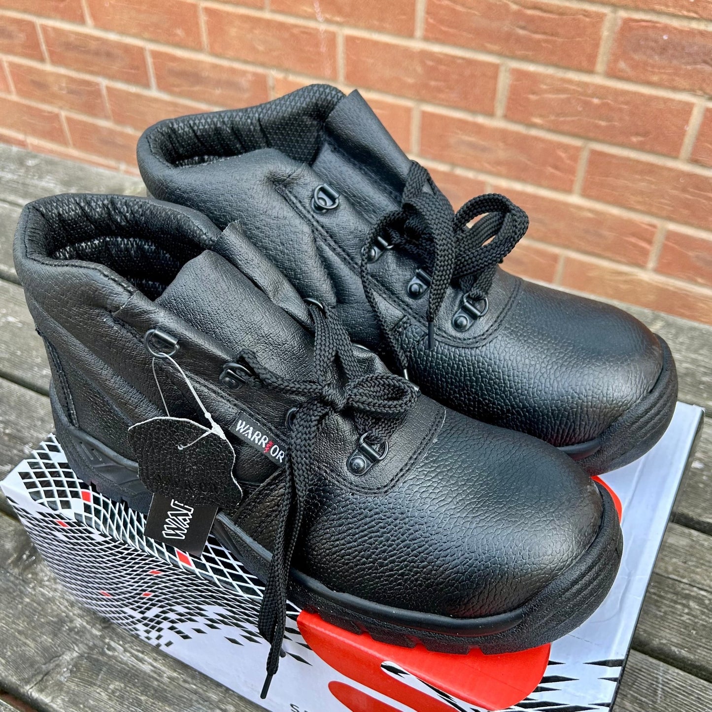 Size 9warrior safety boots - Cleaning Products UK