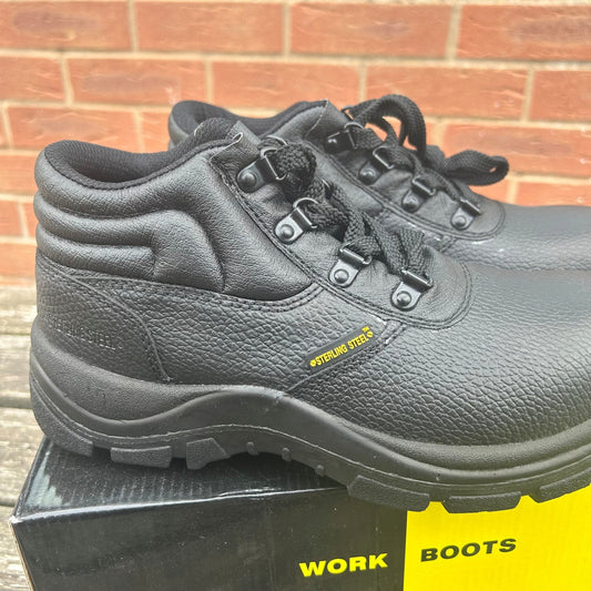 sterling size 9 safety boots (black) - Cleaning Products UK