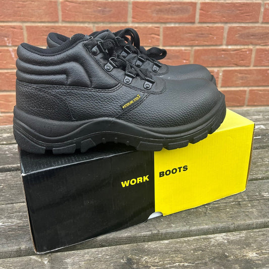 sterling size 9 safety boots (black) - Cleaning Products UK