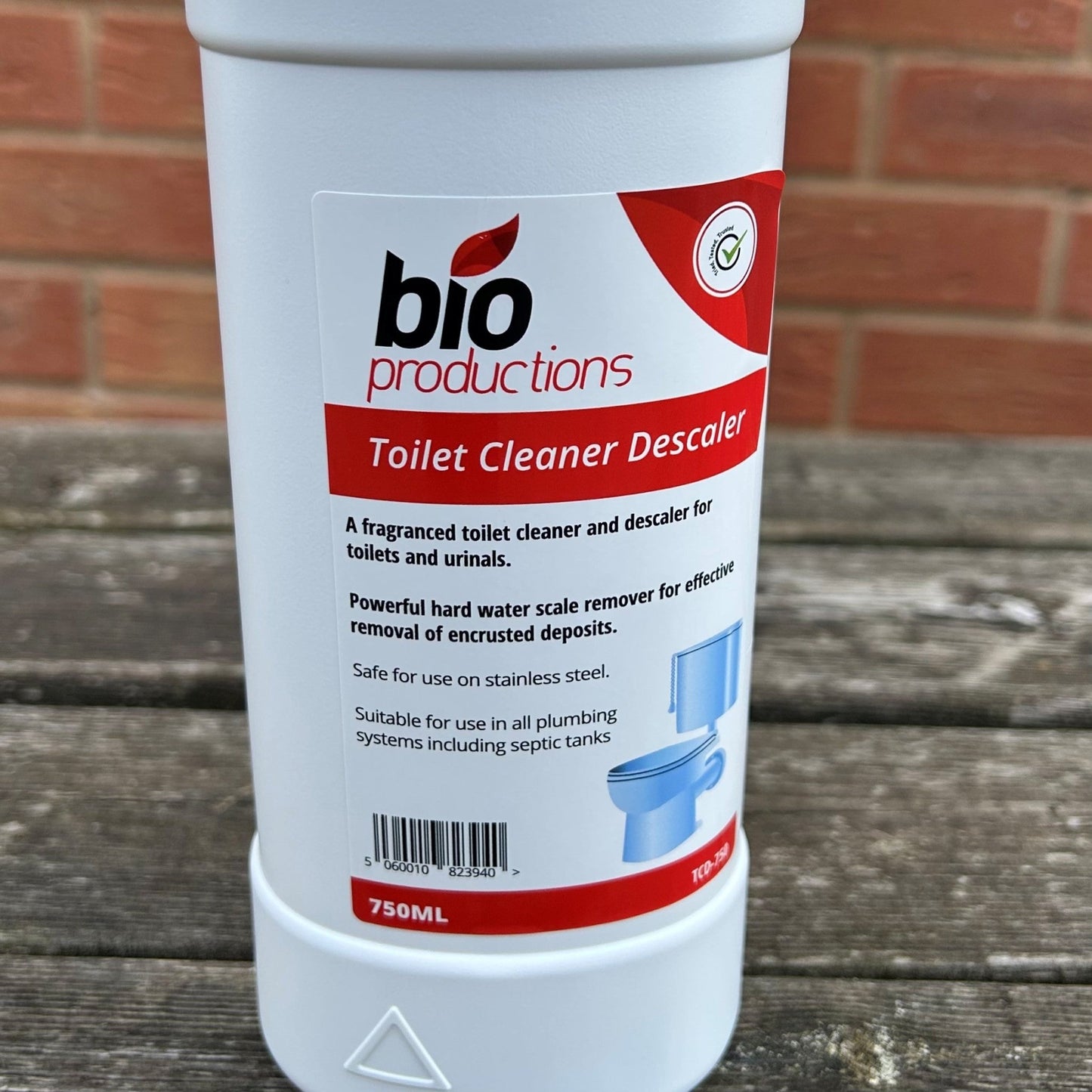 Toilet Cleaner & Descaler 750ml - Cleaning Products UK