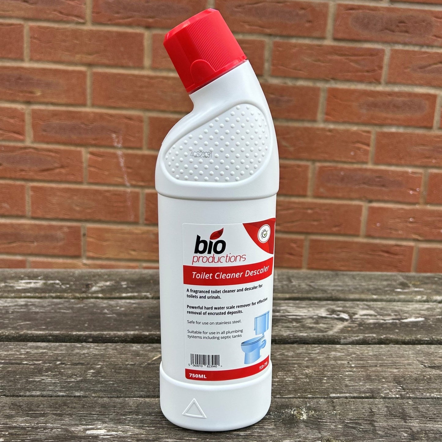 Toilet Cleaner & Descaler 750ml - Cleaning Products UK