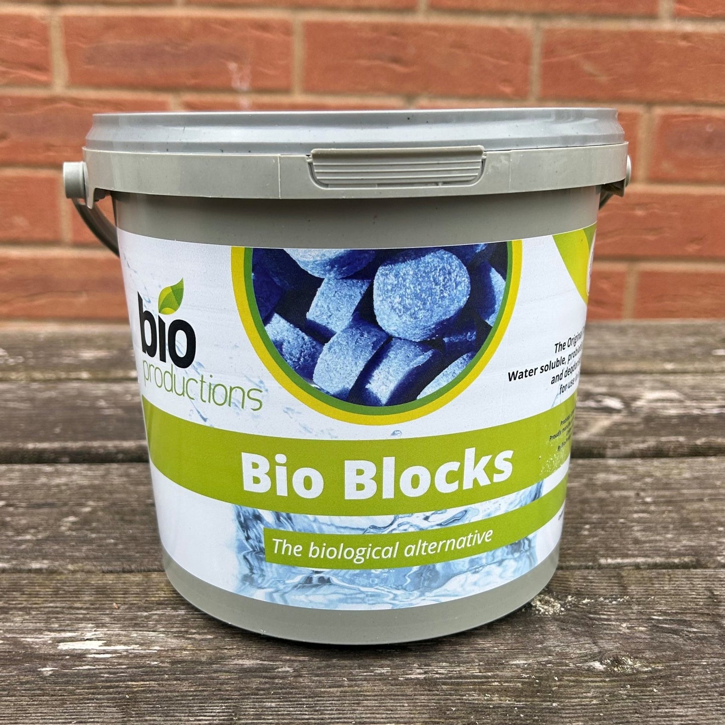 Toss Bio Blocks 1.1. Kg Tubs - Cleaning Products UK