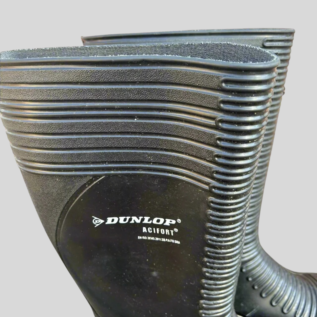 Size 11 Dunlop Black & Red Wellies