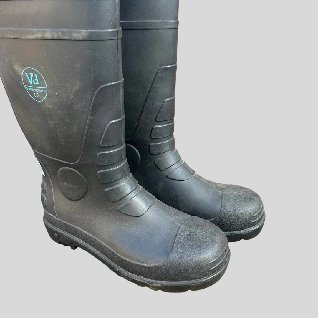 Size 9 VA Black Wellies