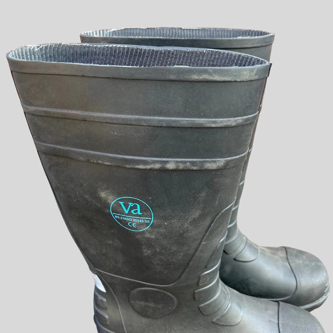 Size 9 VA Black Wellies