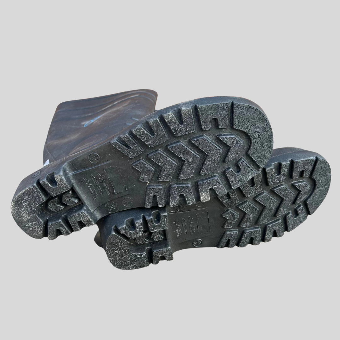 Size 9 VA Black Wellies
