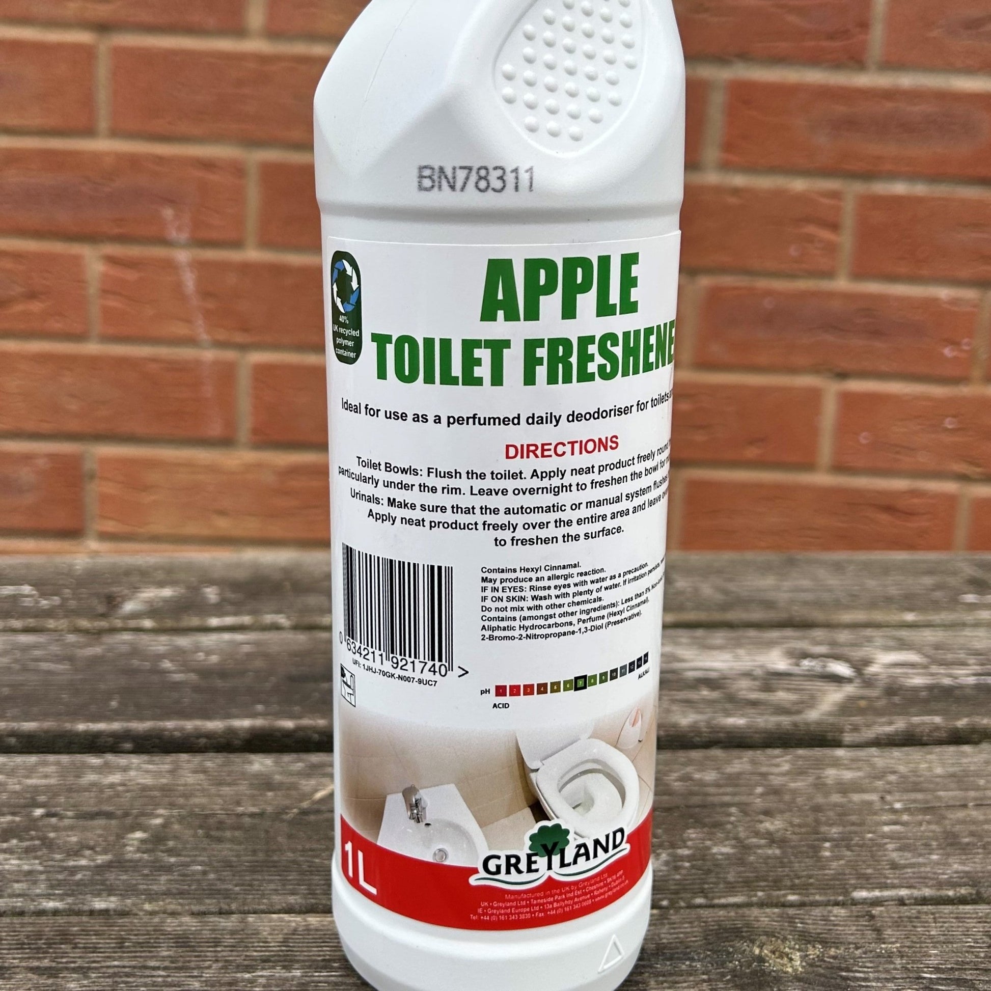Apple Toilet Freshener Cleaner 1ltr - Cleaning Products UK