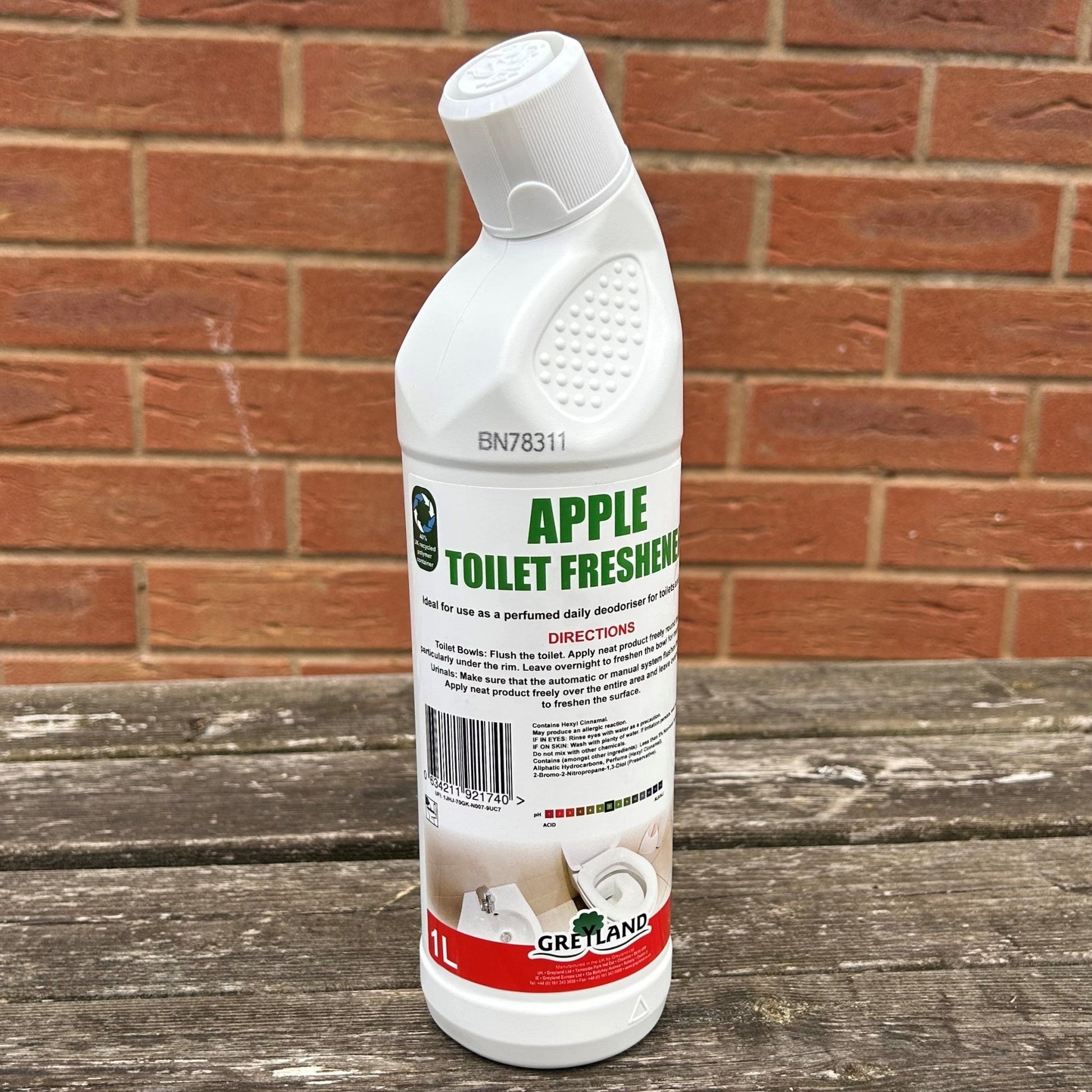 Apple Toilet Freshener Cleaner 1ltr - Cleaning Products UK