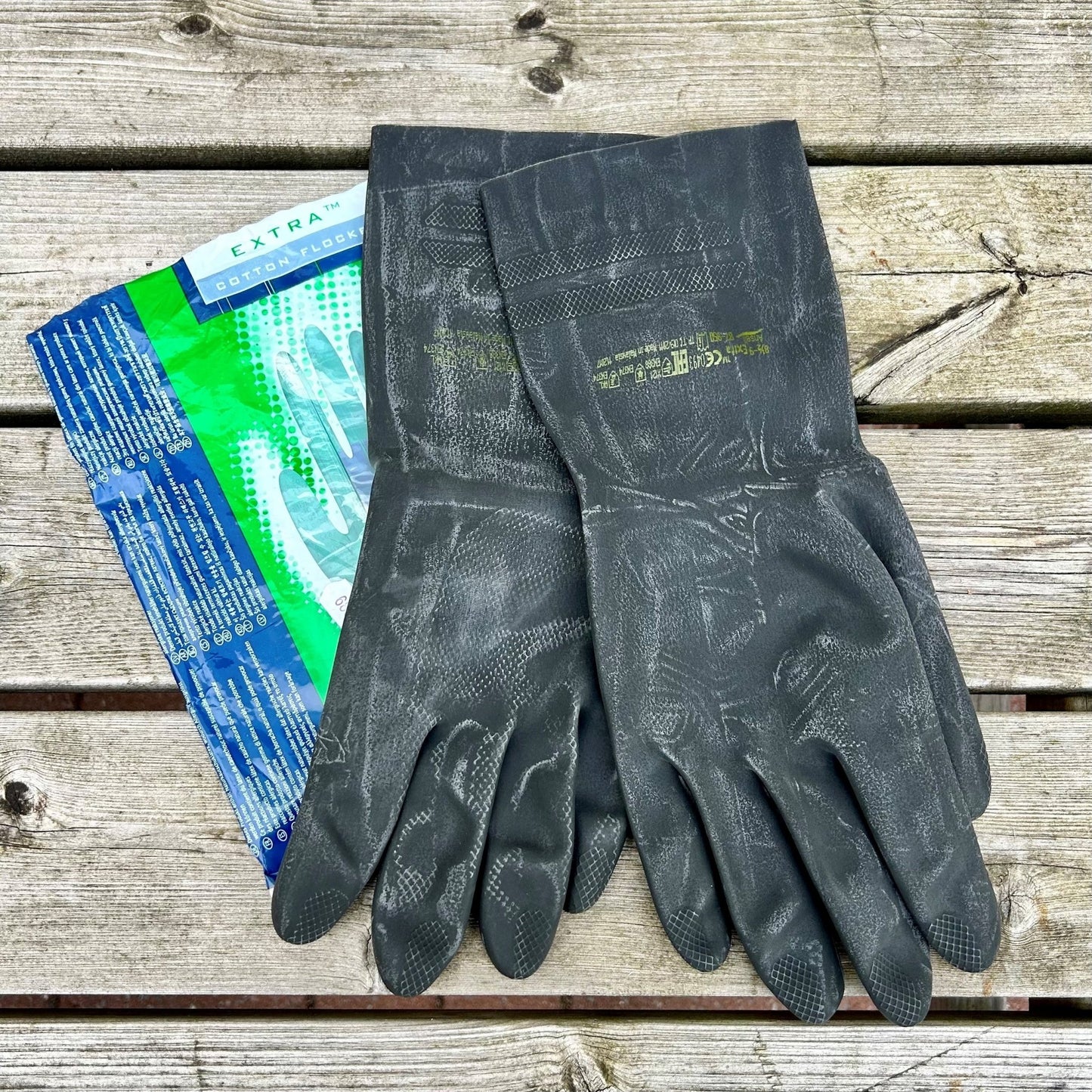 Large Rubber Gloves Ansell - Cleaning Products UK