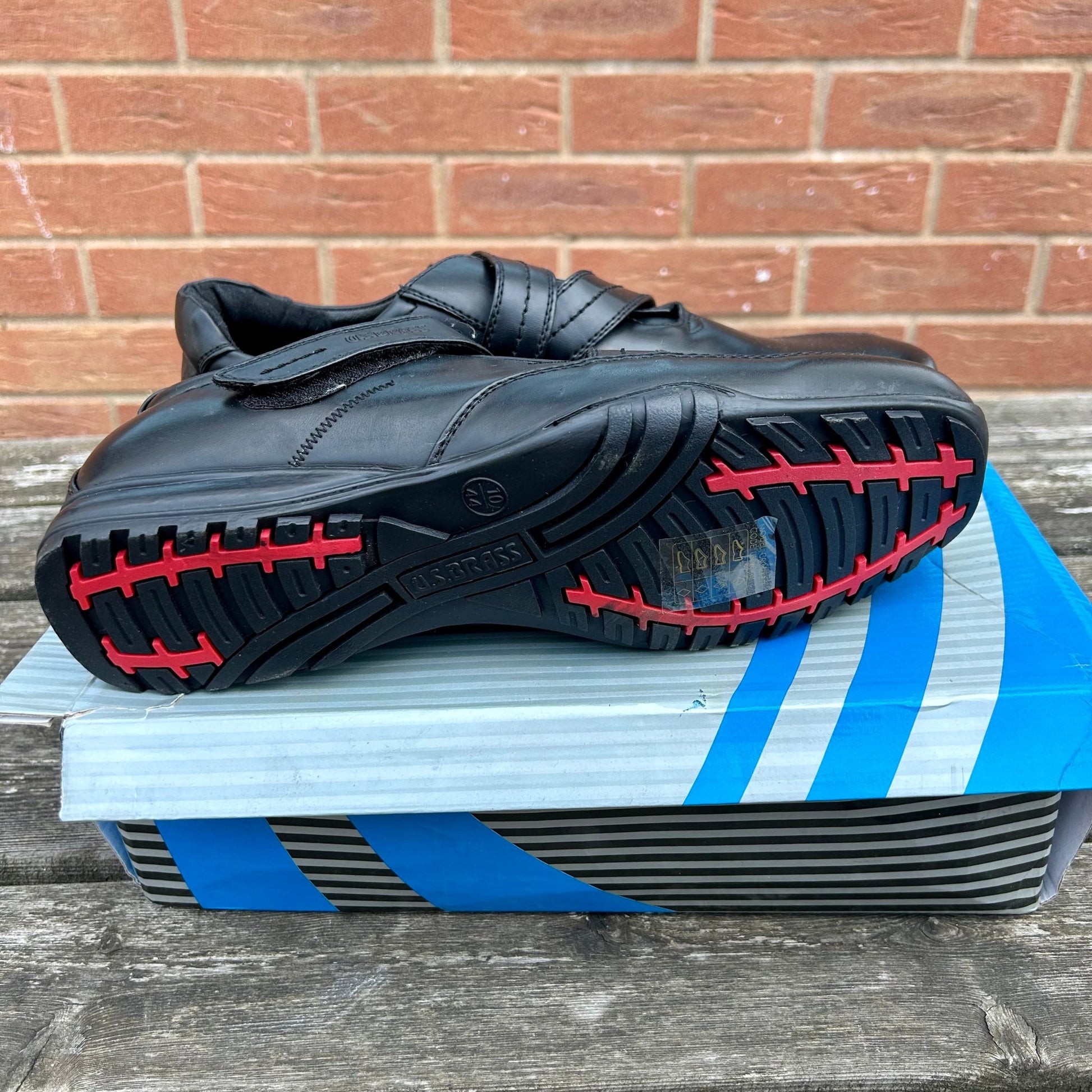 Size 10 US Brass Black Work Shoes - Cleaning Products UK