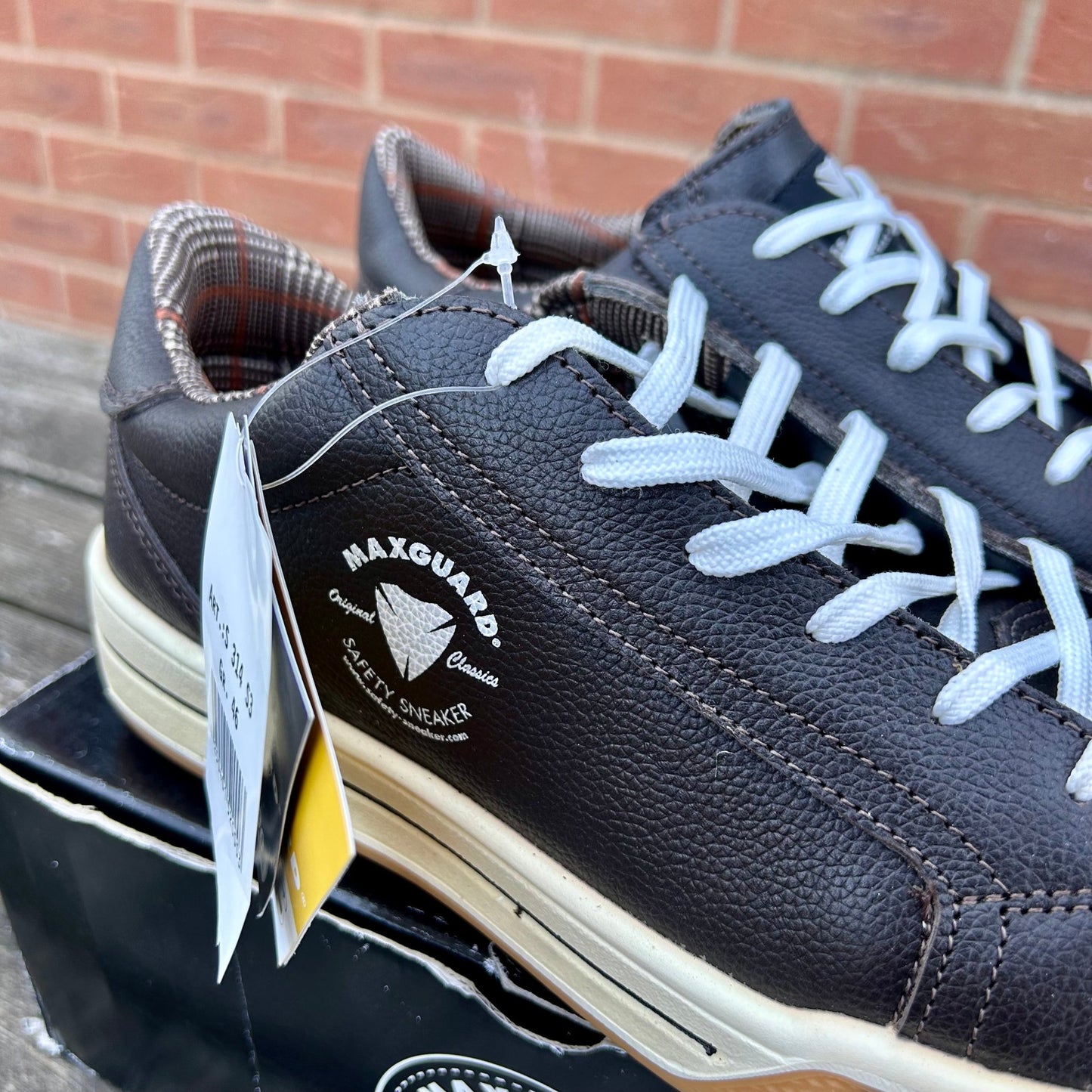 Size 11 Maxgaurd safety Trainer - Cleaning Products UK