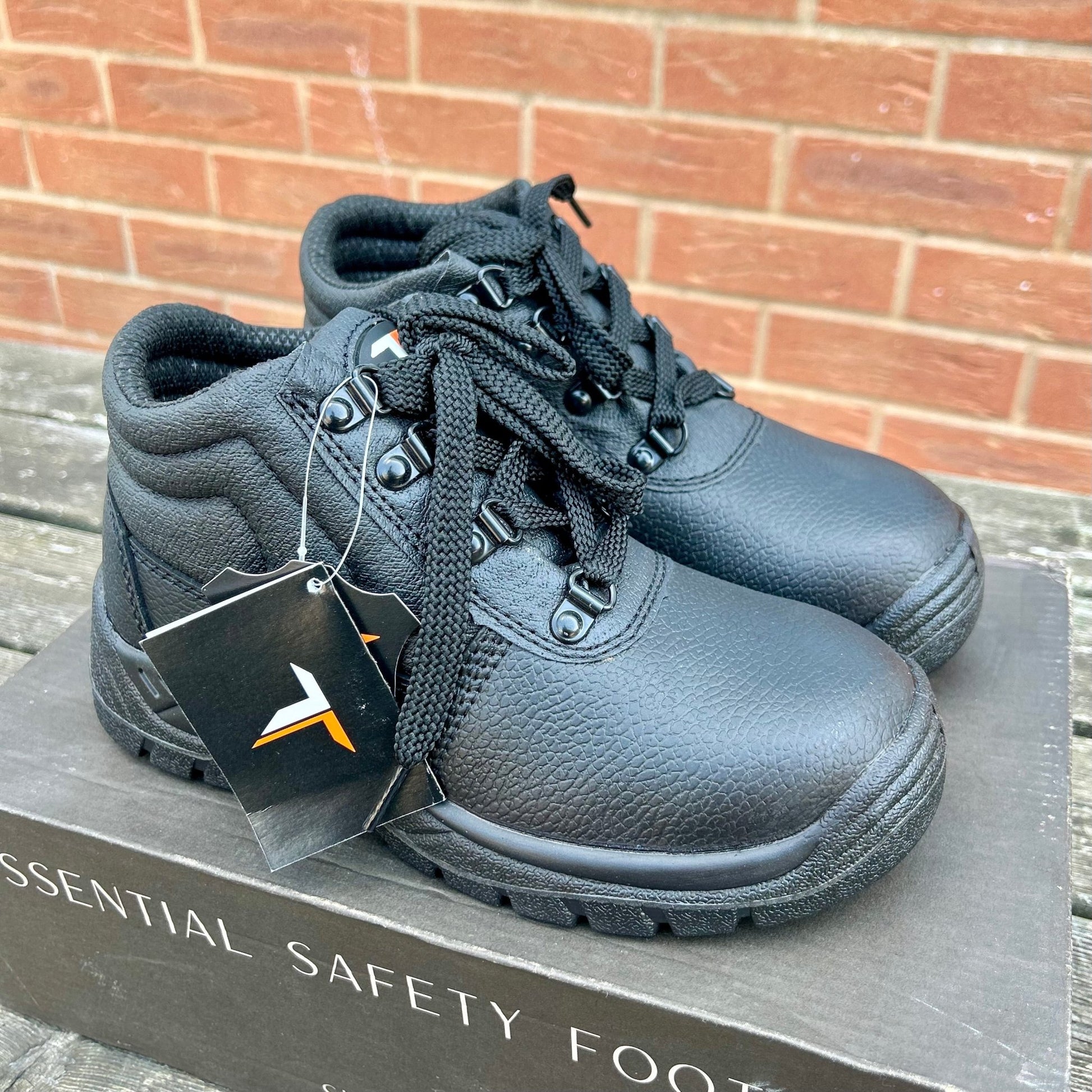 Size 3 Tuff4life Safety Boots - Cleaning Products UK