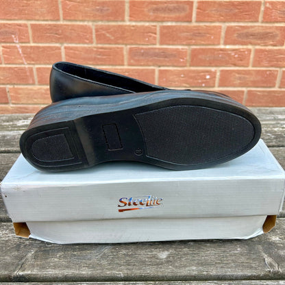 Size 8 Steelite Ladies safety shoes - Cleaning Products UK