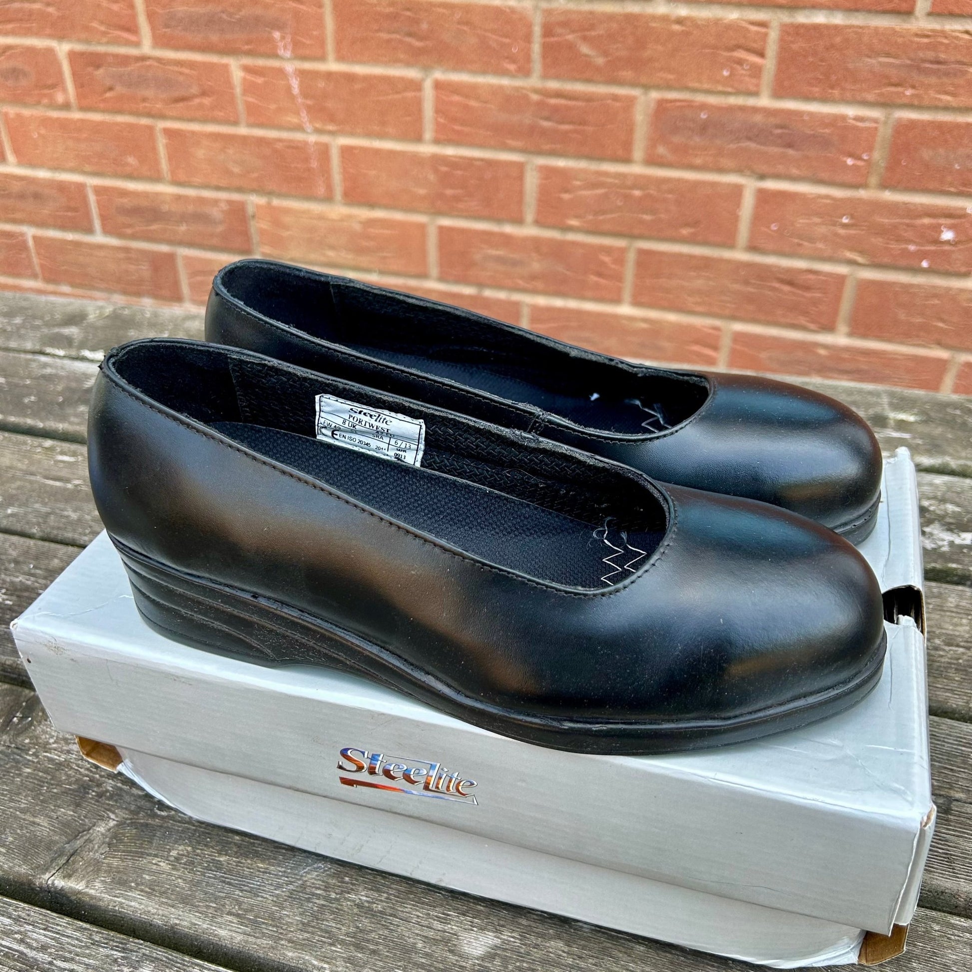 Size 8 Steelite Ladies safety shoes - Cleaning Products UK