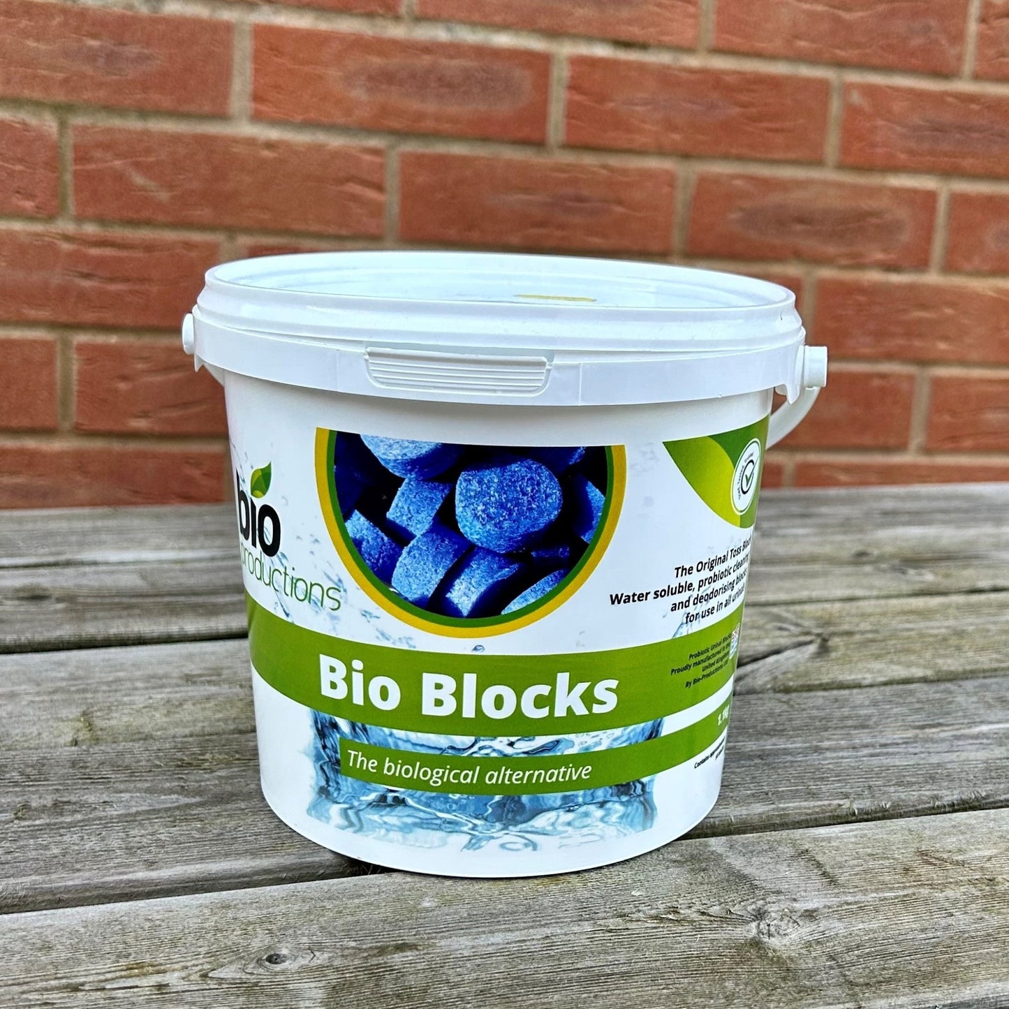 Toss Bio Blocks 1.1. Kg Tubs - Cleaning Products UK