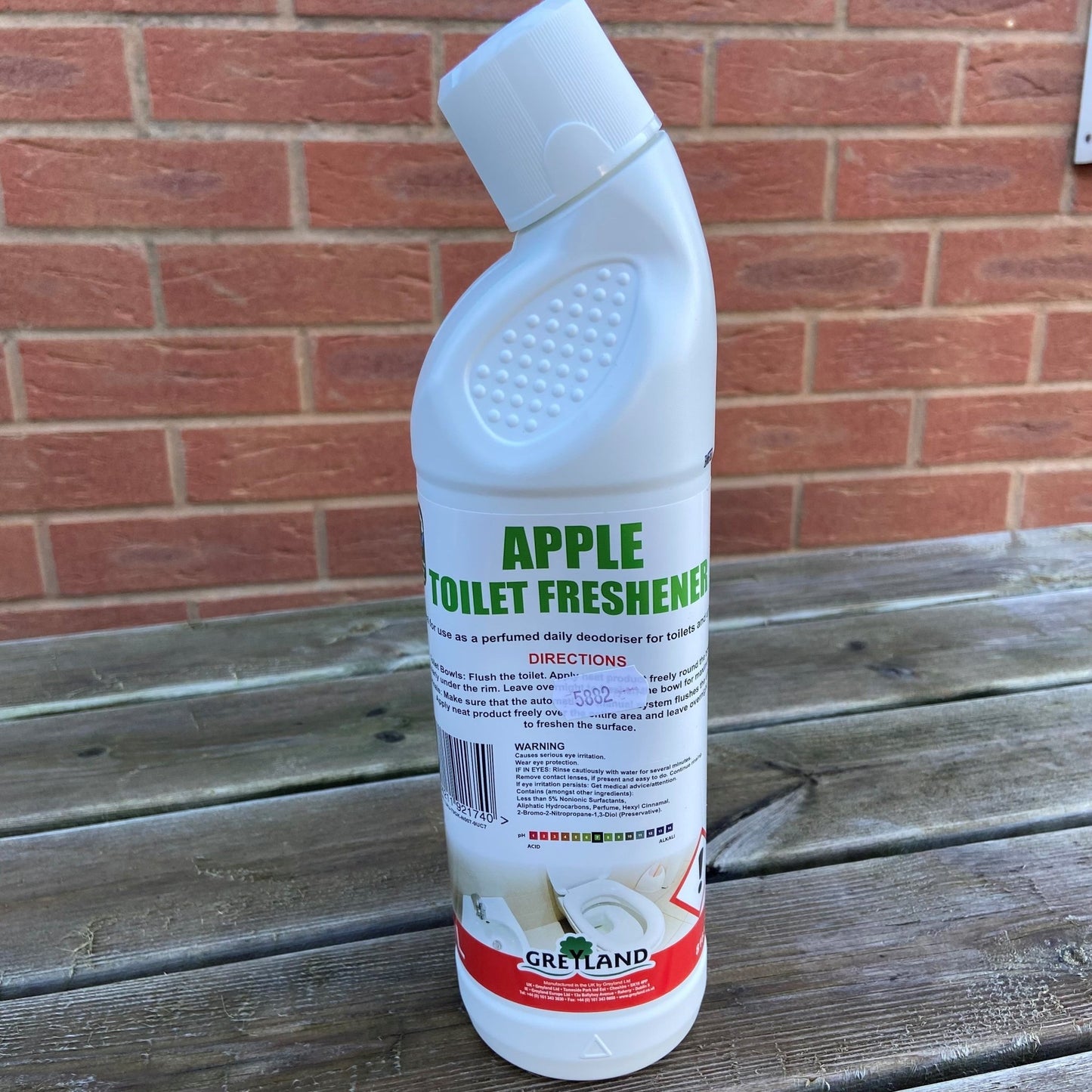 Apple Toilet Freshener Cleaner 1ltr - Cleaning Products UK